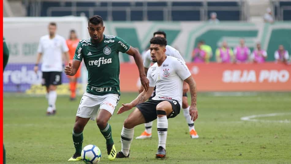 O Palmeiras derrotou o Corinthians por 1 a 0 neste domingo, no Allianz Parque. A equipe alvinegra teve uma boa atuação defensiva, mas novamente produziu pouco no ataque e não levou perigo ao Weverton durante os 90 minutos. Roger foi o destaque negativo, perdeu quase todas as jogadas que disputou e não concluiu um chute no gol palmeirense. Confira as notas: (por Vitor Chicarolli)