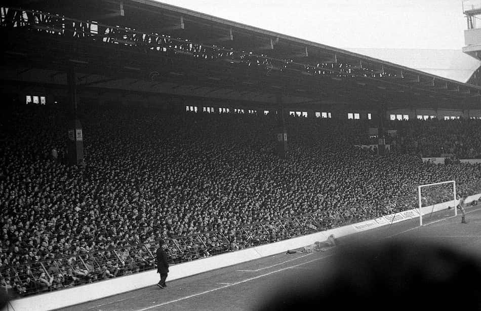 The Kop, em Anfield, casa do Liverpool
