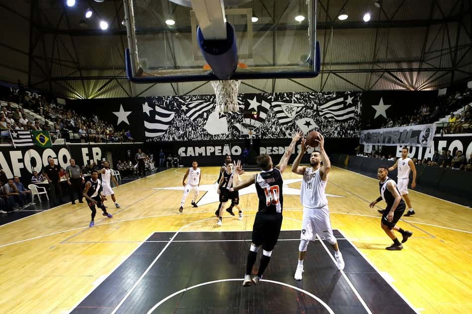 Vasco assusta no fim, mas Bota vence primeiro jogo da semifinal do Carioca