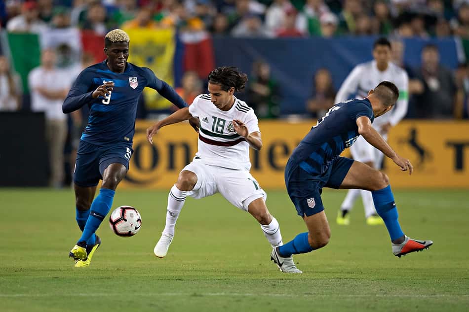 Estados Unidos supera México em "duelo de interinos"