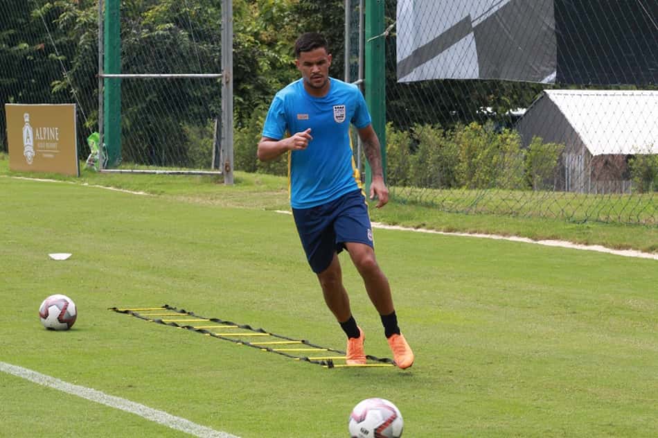 Rafael Bastos volta ao exterior e fecha com o Mumbai City
