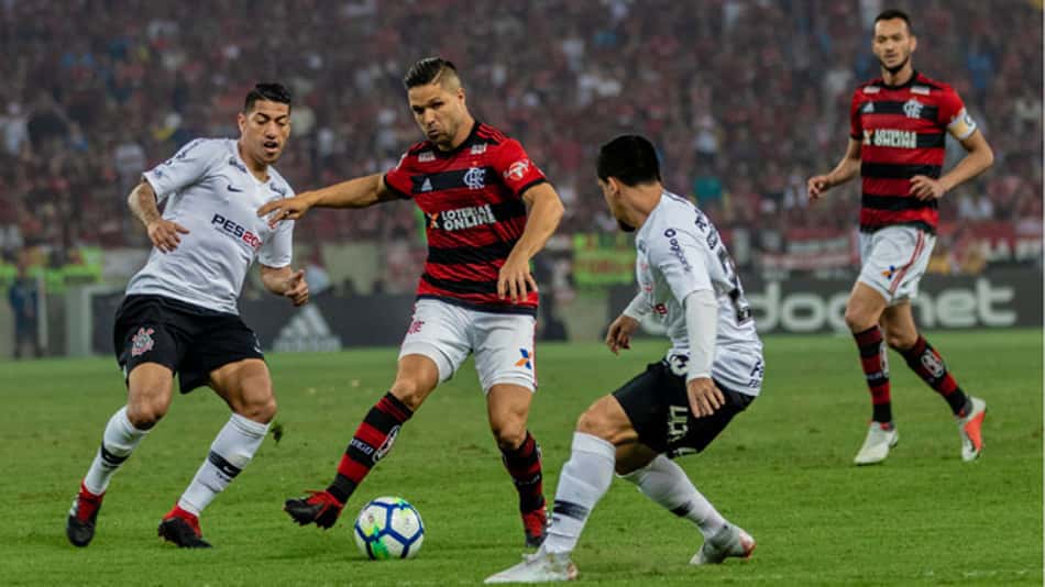 O Flamengo até pressionou, mas não conseguiu encontrar o gol no primeiro duelo da semifinal da Copa do Brasil. Melhor para a estratégia do Corinthians, que veio ao Maracanã para manter o placar zerado. Diego e Réver receberam as maiores notas, e Vitinho e Uribe não conseguiram protagonismo no ataque. Confira, na sequência, as notas do LANCE! (Por Alexandre Araújo - alexandrearaujo@lancenet.com.br)