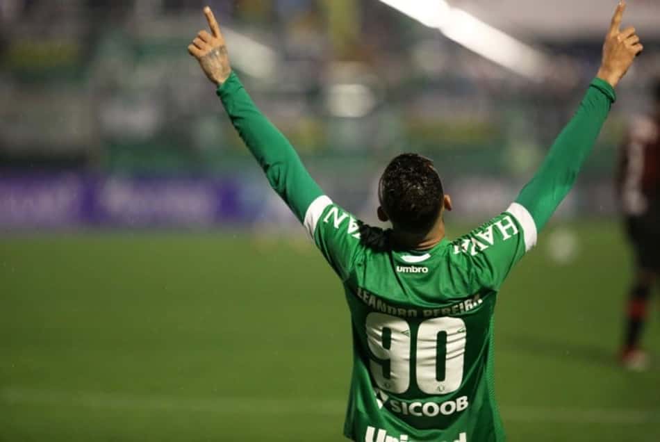 Vitória empolga e Chape faz promoção para jogo contra o Inter