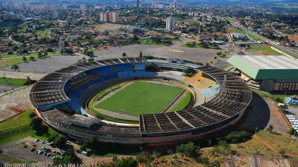 No meio da tabela, Goiás e Bahia duelam no Serra Dourada