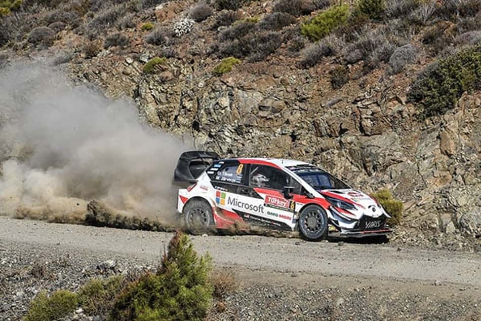 Ott Tänak coloca a Toyota na briga pelo título mundial de rali