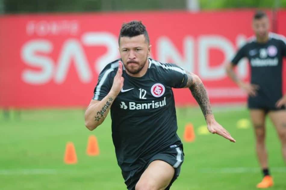 Rossi cada vez mais longe de renovar com o Internacional