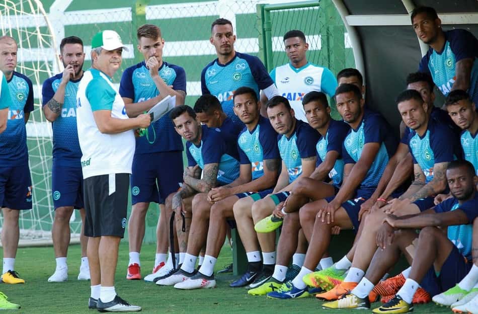 Sintonia entre técnico e artilheiro faz Goiás brigar pelo acesso à elite