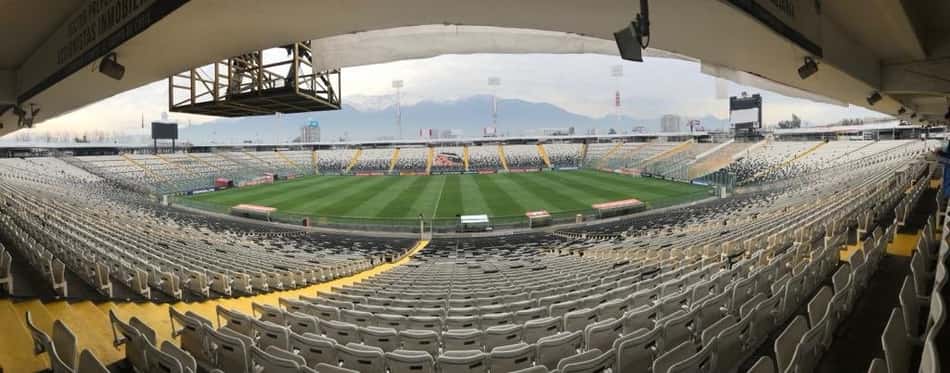 Colo-Colo e Peñarol realizam o clássico da crise na Libertadores