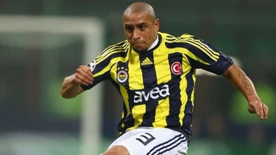 Roberto Carlos pode assumir comando técnico de ex-clube