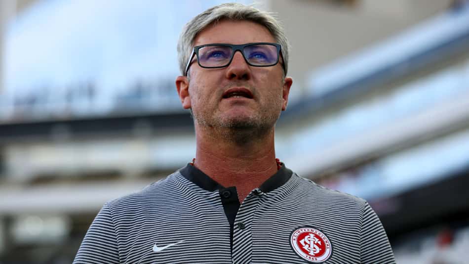 Odair dispara sobre gol irregular de Damião: 'Se fosse gemer de tanto erro, já teria perdido a garganta'