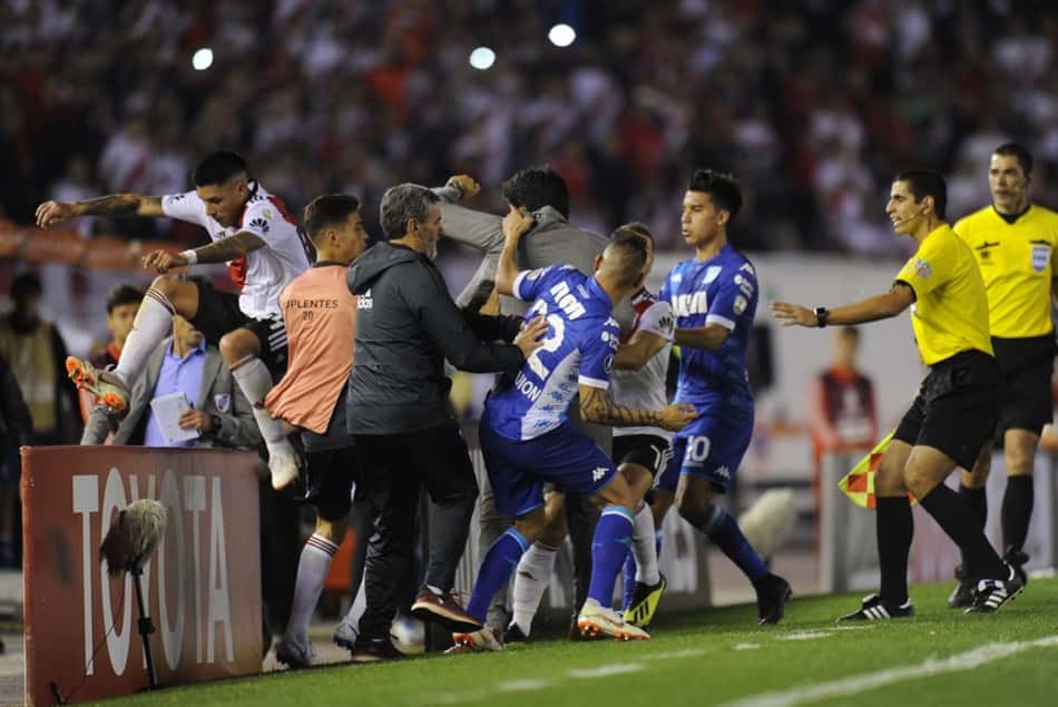 Confusão nas oitavas de final da Libertadores gera multa ao River Plate