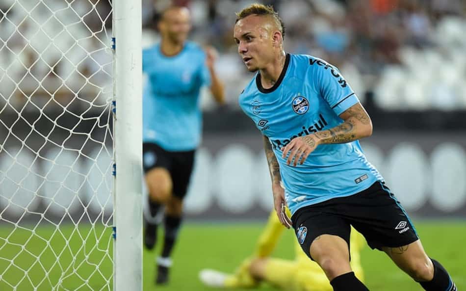 Everton deixa de seguir o Grêmio em rede social e levanta dúvida sobre permanência