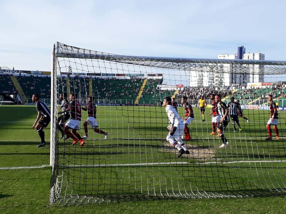 Figueirense e Atlético-GO empatam e perdem chance de chegar ao G4