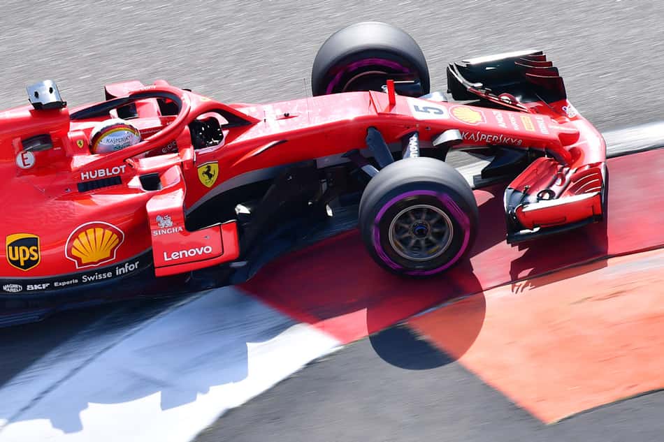 Vettel: pequeno erro custou a ultrapassagem de Hamilton