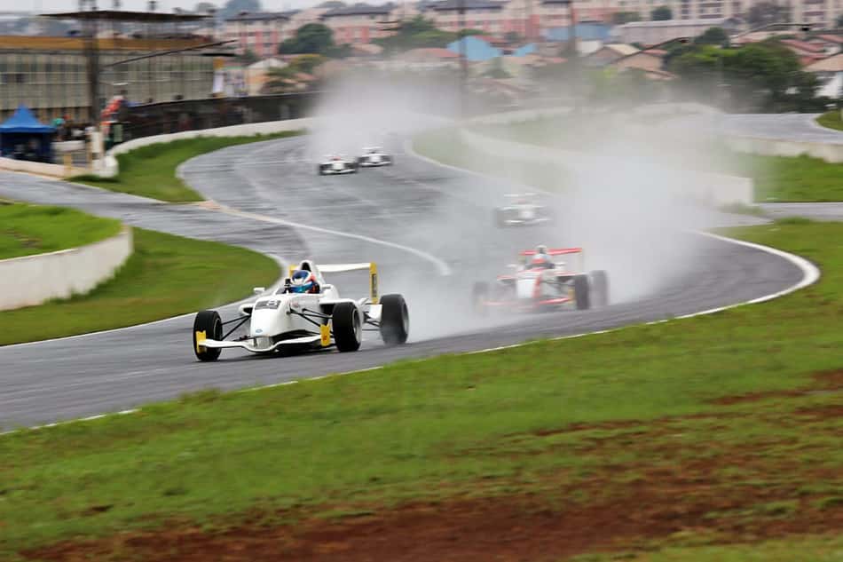 Fórmula Academy: Nathan Brito domina e vence as duas provas de Londrina