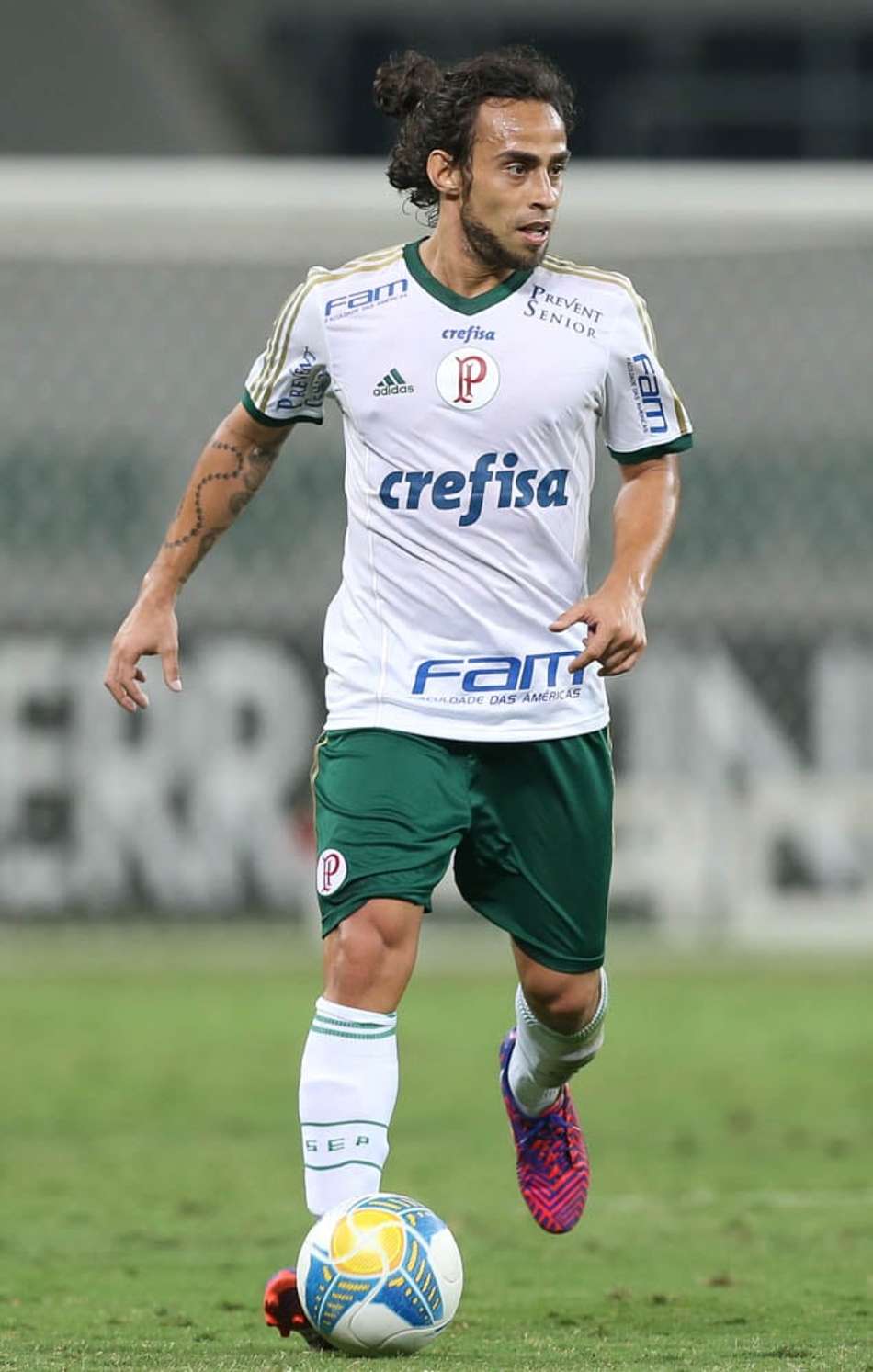 Ele quer o Brasil! Veja os números de Valdivia após deixar o futebol brasileiro