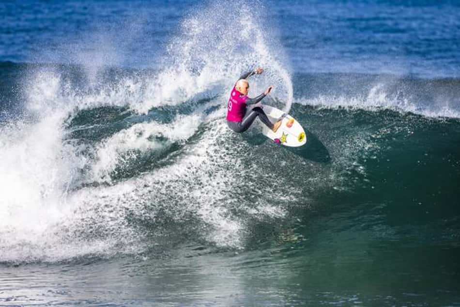 WSL: Brasileira Tati Weston-Webb garante vaga na semifinal da etapa em J-Bay
