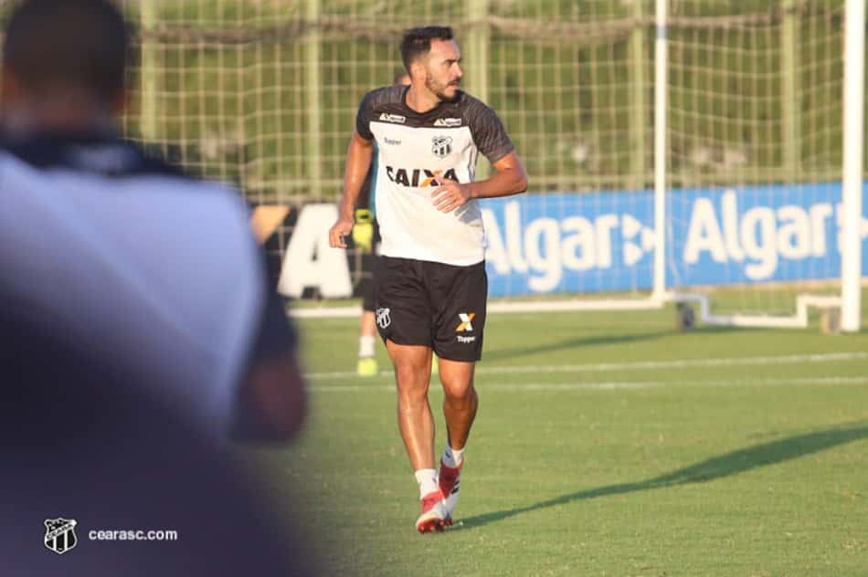 Ceará renova contrato de peça importante do elenco