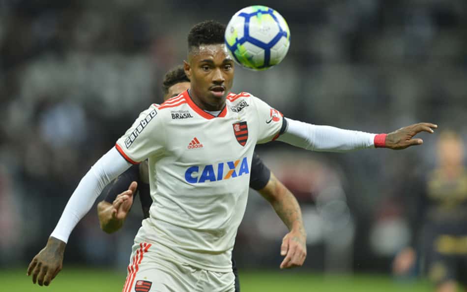 Vitinho é um dos atacantes com a maior média de desarmes do Brasileirão