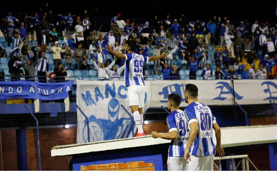 Forte no ataque, Avaí derrota Boa Esporte e fica no G-4 da Série B