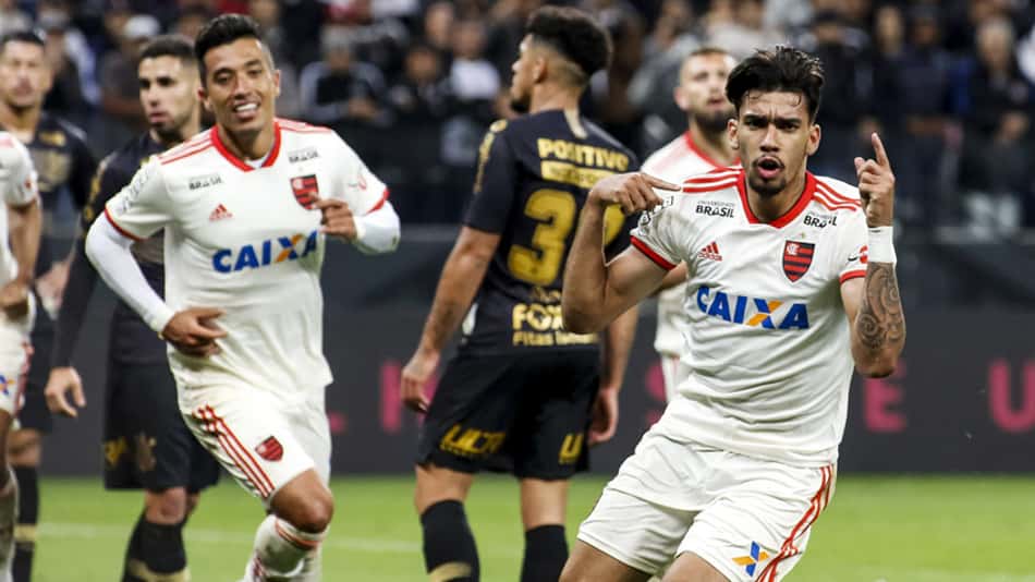 O Flamengo mostrou força e continua vivo na disputa pelo título do Brasileiro. Com boa atuação coletiva, o Rubro-Negro venceu o Corinthians na noite desta sexta-feira, na Arena. Lucas Paquetá, com dois gols, recebeu a maior nota. Além dele, outros nomes também tiveram bom rendimento no 3 a 0. Confira, na sequência, as notas do L! (Por Alexandre Araújo - alexandrearaujo@lancenet.com.br