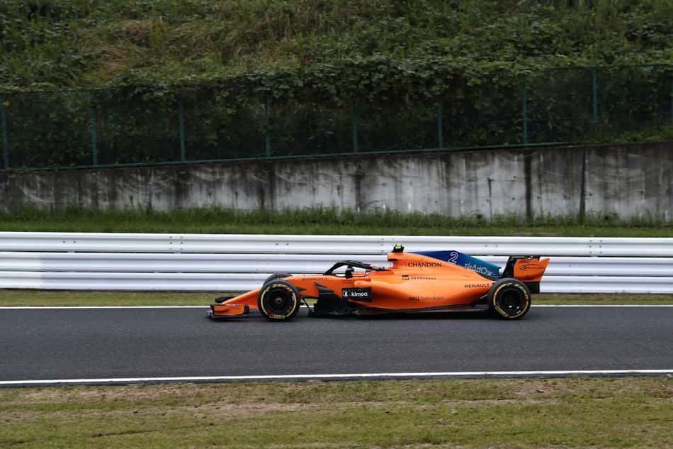 No fim do grid, Alonso critica duramente a McLaren: "Eficiência aerodinâmica é o que nos falta"