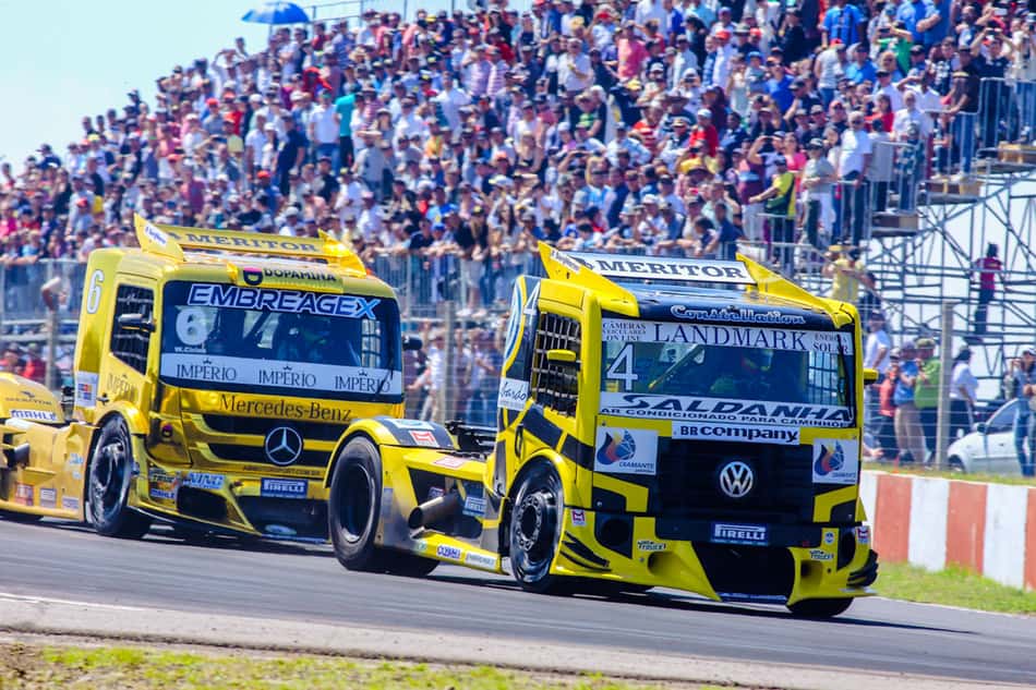 Felipe Giaffone é campeão da Copa Truck diante de 28 mil pessoas no Uruguai