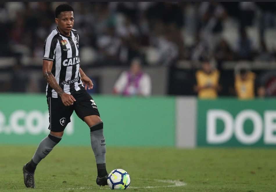 Com boa atuação, Bochecha se mantém no topo do ranking de desarmes do Brasileirão; veja o top 14