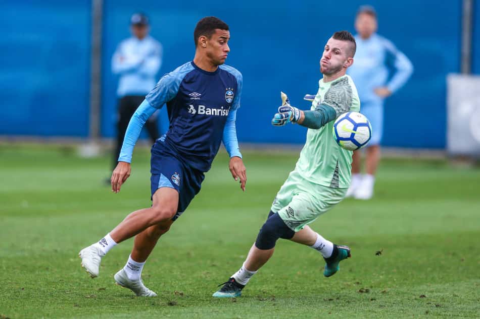 Apesar dos desfalques, Paulo Victor acredita que elenco do Grêmio pode derrotar o Palmeiras