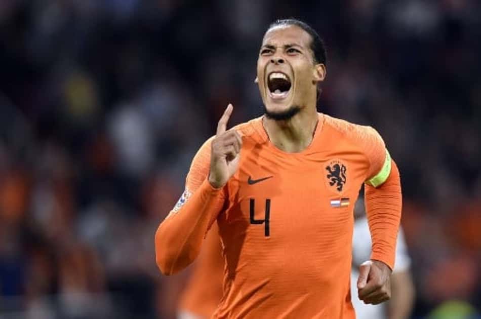 Van Dijk se desculpa com ídolo da Holanda após polêmica: 'Também sou humano'