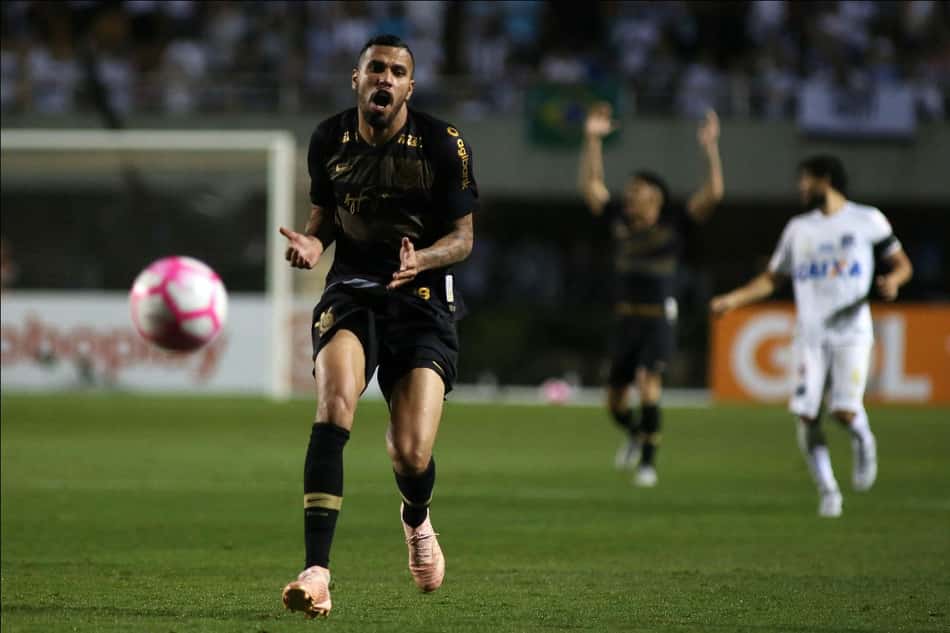 No Pacaembu, o Corinthians perdeu por 1 a 0 para o Santos, que jogou como mandante. Faltou brilho para o Timão e o atacante Jonathas foi a figura mais apagada da equipe. Veja as notas para o time corintiano e Jair Ventura (Por Vitor Chicarolli - vitordomingues@lancenet.com.br)