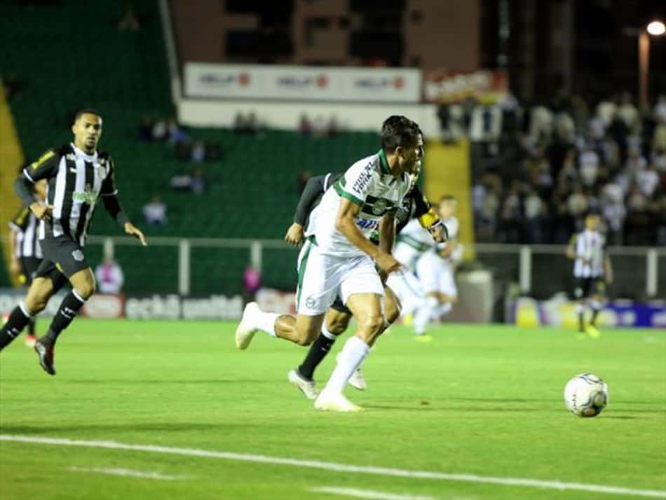 Em jogo aberto, Figueirense e Coritiba empatam e se complicam