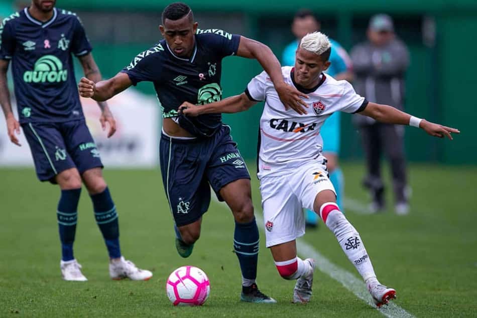 Perto da liderança na Série B, Chapecoense joga em casa diante do Vitória
