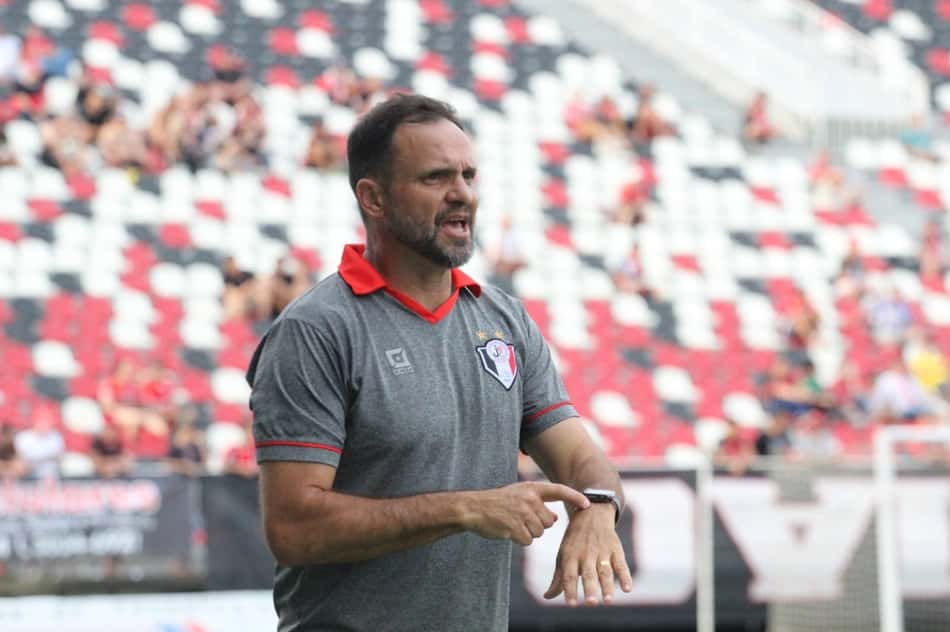 Wagner Lopes é anunciado como novo técnico do Atlético-GO