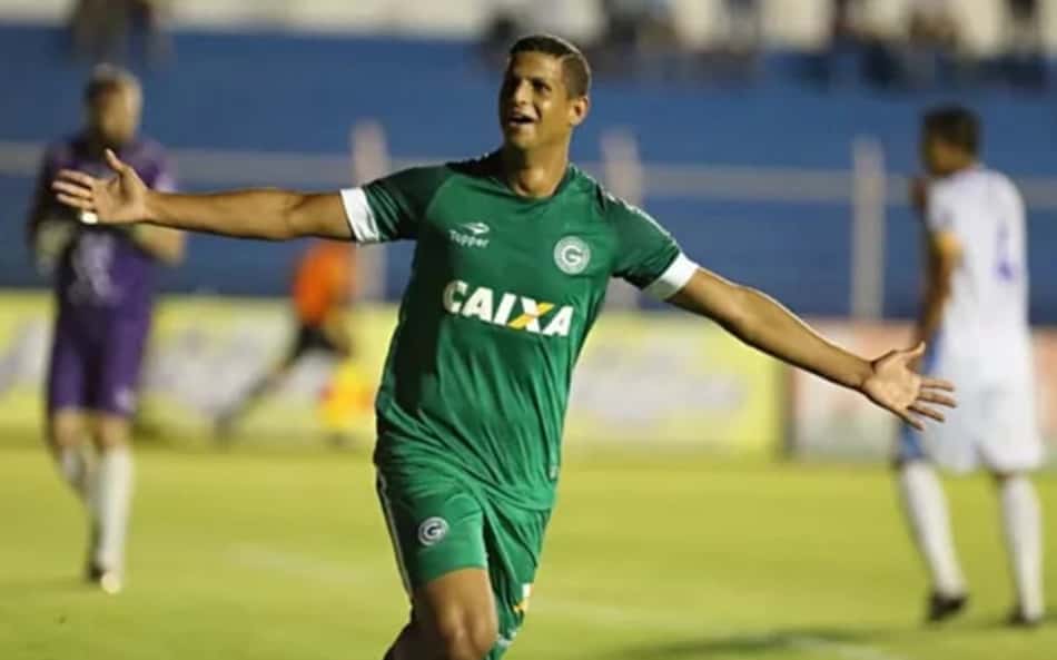 Lucão conquista títulos no Kuwait, volta ao Brasil e desperta interesse