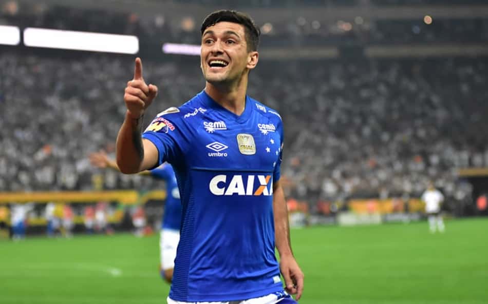 O uruguaio Arrascaeta foi o personagem principal do sexto título da Raposa na Copa do Brasil. Ele passou um período com a sua seleção na Ásia e precisou passar um dia dentro de aviões para chegar a tempo e marcar um golaço que deu a vitória contra o Corinthians. Robinho e Dedé também foram decisivos na partida em Itaquera (notas por Thiago Ferri) 