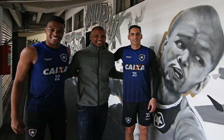 Botafogo completa 20 jogos sem Jefferson ou Gatito como titular e vê Saulo agarrar a oportunidade