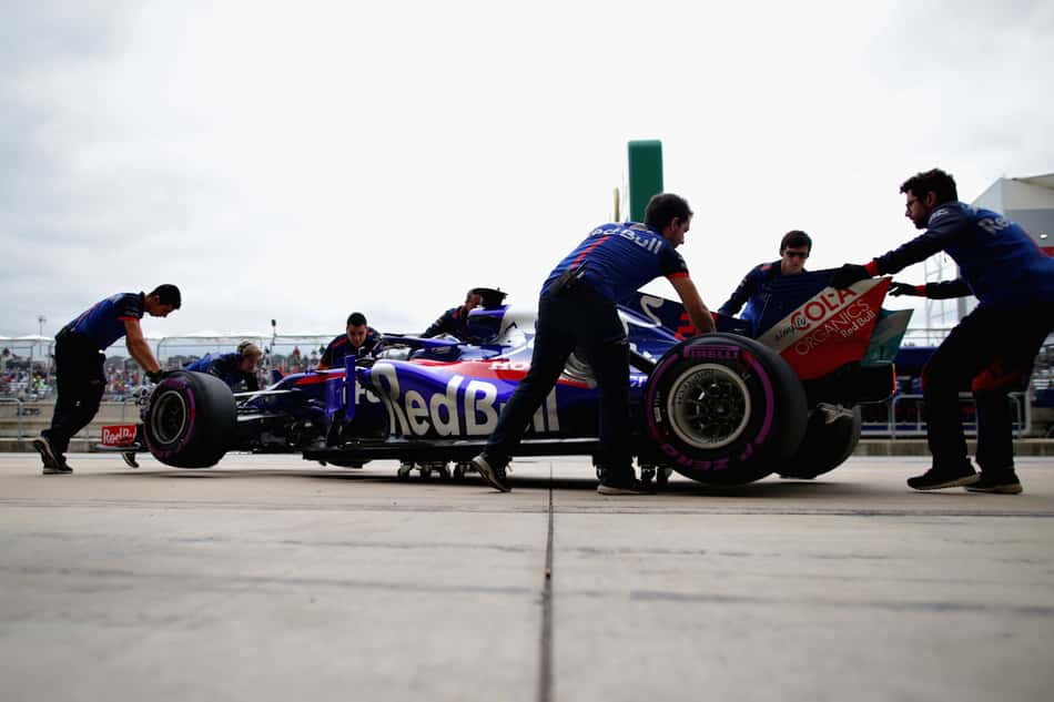 Após troca de componentes do motor, dupla da Toro Rosso larga no fim do grid de Austin