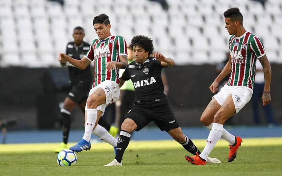 Na estreia do técnico Levir Culpi, o Atlético-MG desperdiçou boas chances e acabou sofrendo um gol após um erro de passe no meio campo do atacante Luan. O lateral-esquerdo Fábio Santos ainda perdeu um pênalti no início do segundo tempo. O atacante Chará foi, mais uma vez, a principal arma ofensiva do Galo. O lateral-direito Emerson também fez boa partida. Confira a seguir as notas e atuações dos jogadores do Atlético-MG (Por Bárbara Mendonça - barbaramendonca@lancenet.com.br).