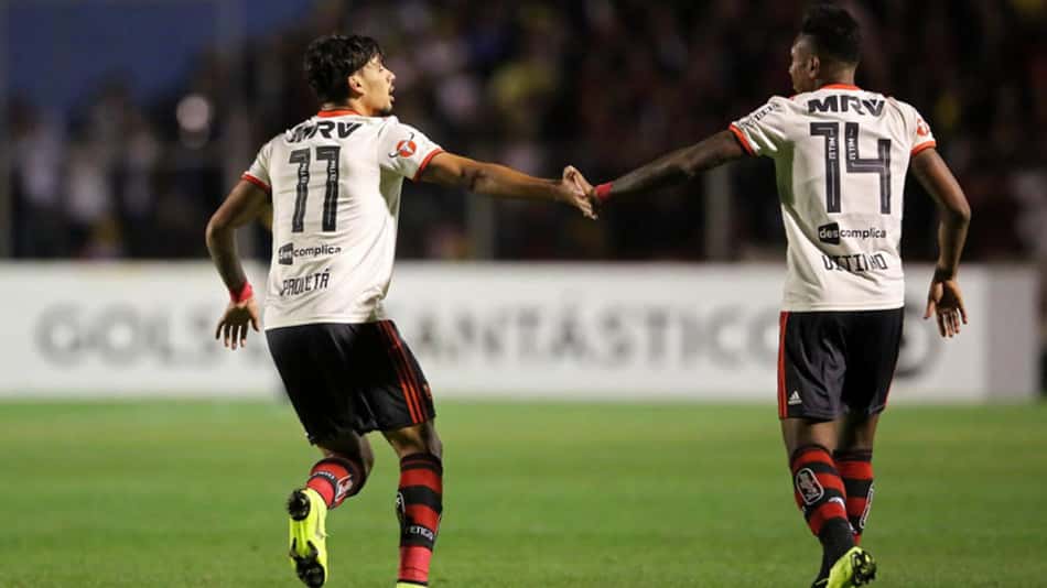 Sem dificuldades, o Flamengo aplicou 4 a 0 no Paraná, neste domingo, pelo Campeonato Brasileiro. A equipe rubro-negro teve destaques de quem começou a partida, casos de Uribe e Lucas Paquetá, como quem saiu do banco, os casos de Diego e Dourado. Uma partida em que o coletivo foi importante para o resultado. Confira as notas do LANCE! (Felippe Rocha)