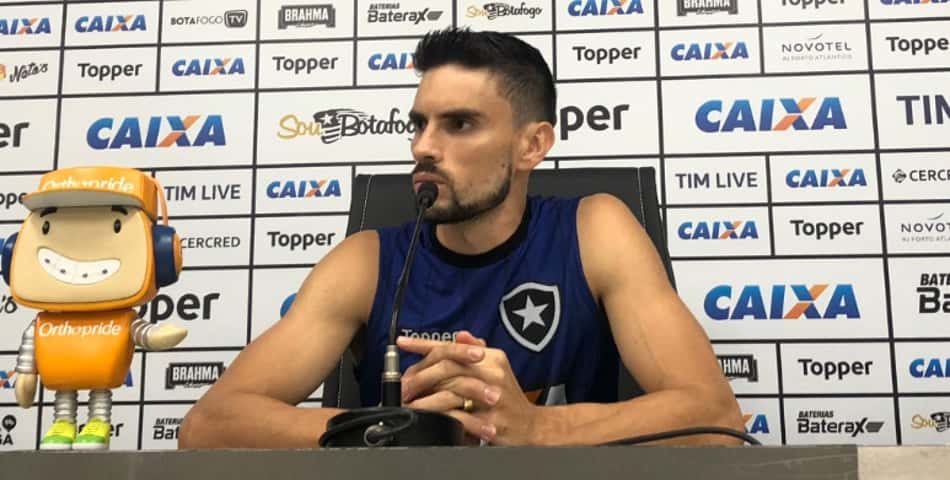 Pimpão defende elenco após críticas: 'Aqui não tem ninguém sem vergonha, nenhum vagabundo'