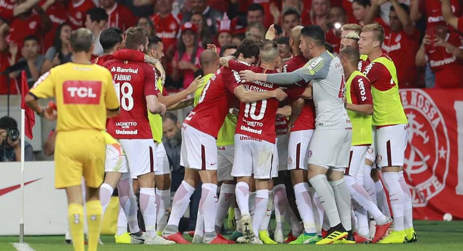 O Internacional conseguiu superar o fantasma da Segunda Divisão. Na temporada passada, conseguiu o acesso ao ficar na segunda posição. Em 2018, na elite, não encontrou dificuldades para se adaptar e segue na segunda posição do Brasileirão, com um aproveitamento maior de 60%, e se dá o direito de sonhar com o título. 