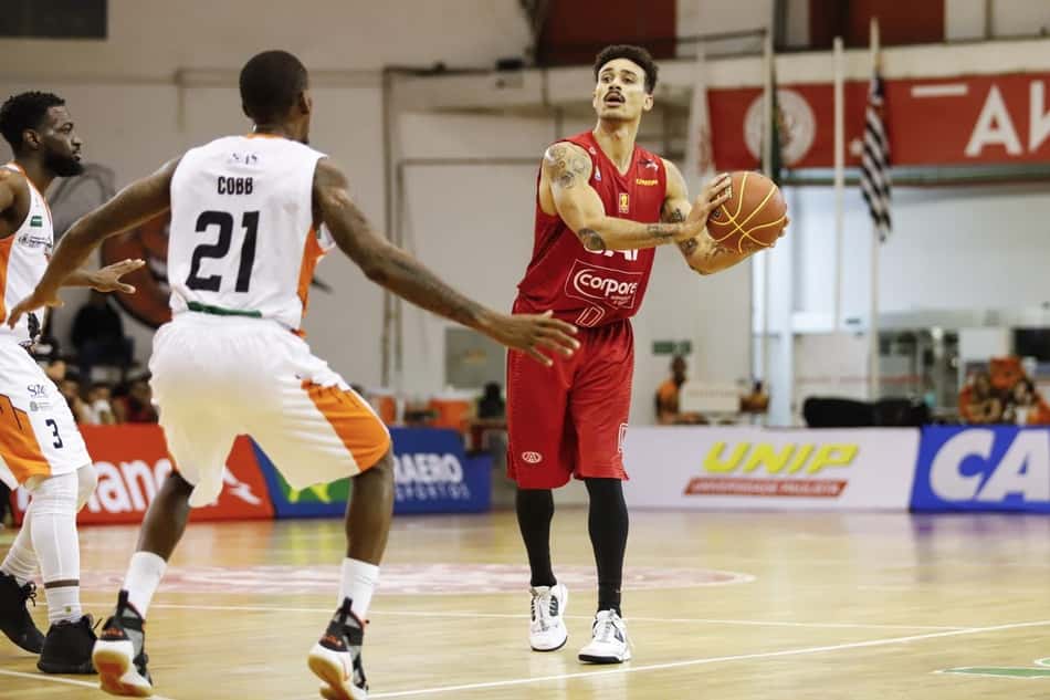 Paulistano supera 'susto' e derrota Basquete Cearense pelo NBB