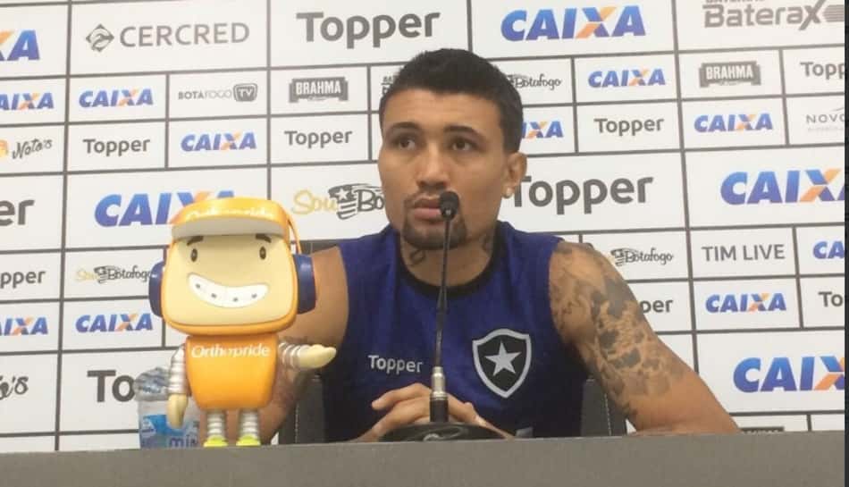 Kieza frisa dificuldade de visitar o Atlético-PR, mas diz: 'Intuito de vencer e voltar a jogar bem'