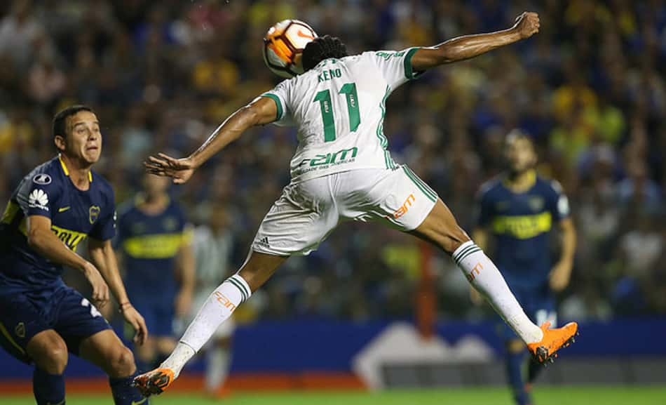 Keno relembra vitória na Bombonera e torce para Palmeiras repetir a dose