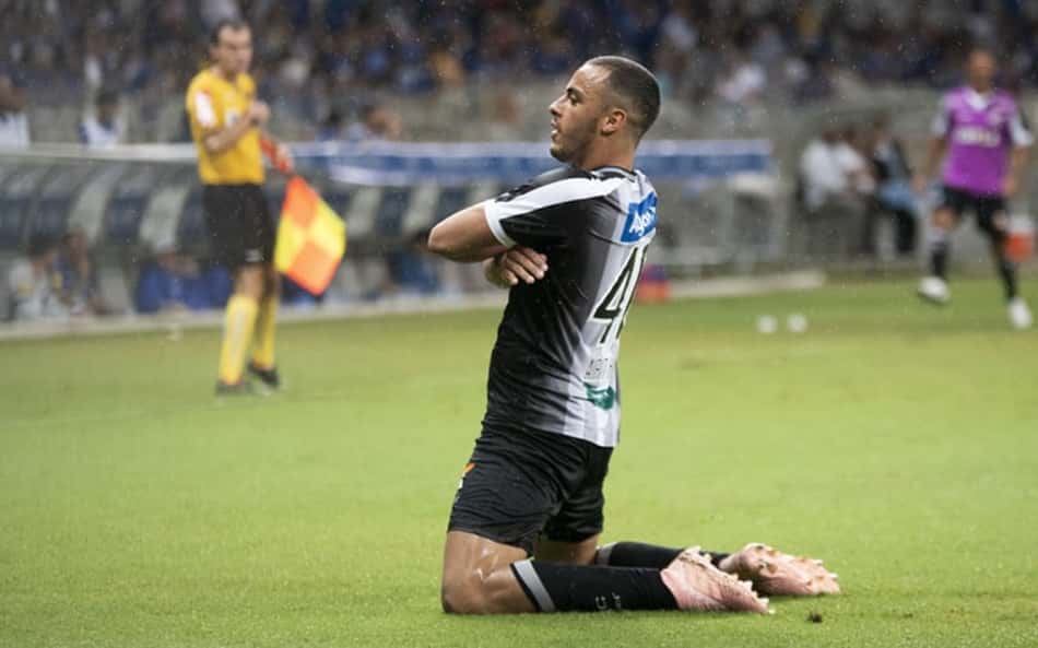Arthur empata com Gabigol na liderança da artilharia do Brasil em 2018