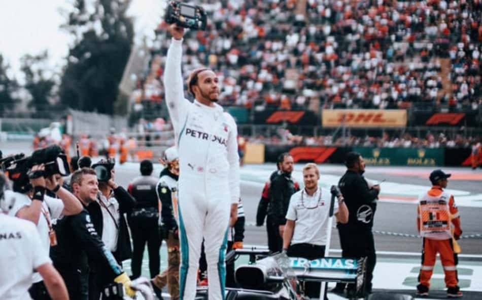 Hamilton: "Inacreditável" igualar aos cinco títulos mundiais de Fangio na F1