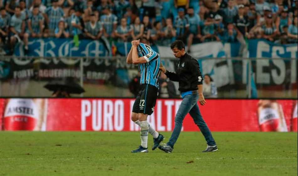 Grêmio se reúne com representante do zagueiro Bressan