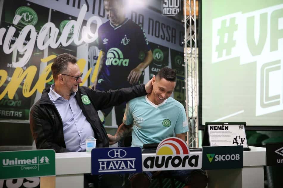 Tem história! Nenén completa 10 anos de Chape e recebe homenagem