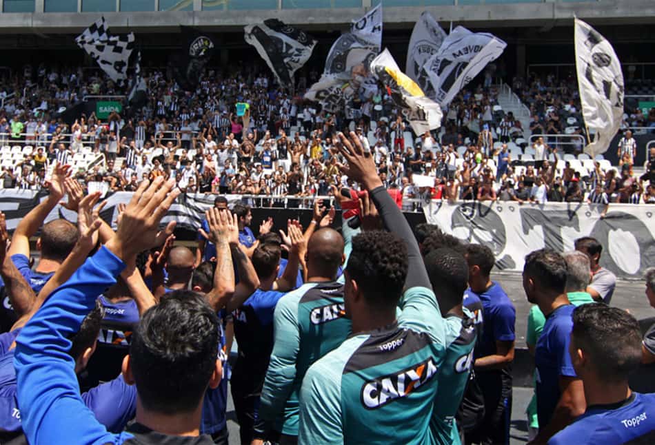 Treino aberto do Botafogo é marcado por aplausos, mas vaias também